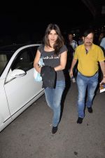 Priyanka Chopra snapped at International airport on 31st Oct 2012 (18).JPG
